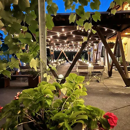 Domaine De La Sauge 3* 屈德勒凡