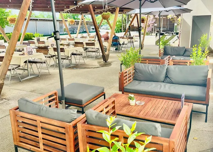 מלון Domaine De La Sauge