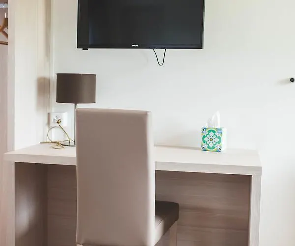 Отель Domaine De La Sauge 3*