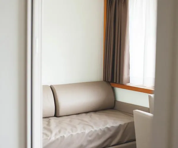 Отель Domaine De La Sauge 3*